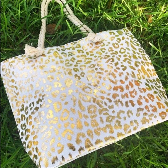 Beautiful Metallic Shiny Leopard Print Bag - Picture 12 of 14